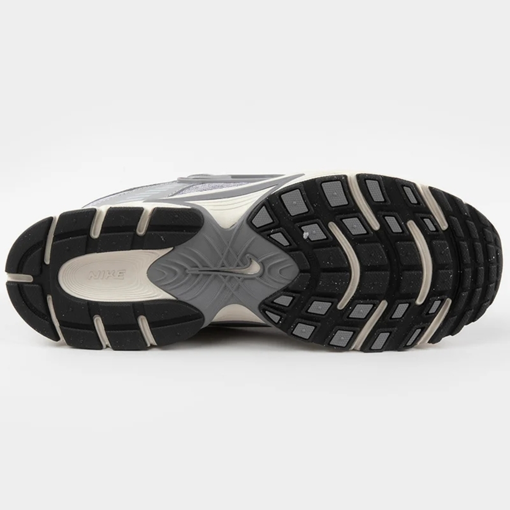 Men's Nike V5 RNR - Picture 4 of 7